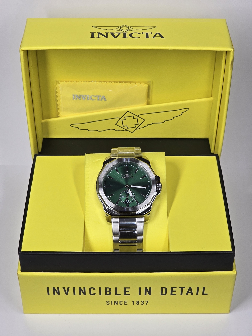 Invicta Speedway Stainless Steel Men's Watch - 42mm. Green, Silver (49327)